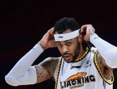 PG电子-集结日克里夫兰骑士备战世预赛，更衣室发声细节流出，质疑声四起，团队化学反应显著(丹尼拉海姆斯利获胜后撩衣服庆祝未打码)