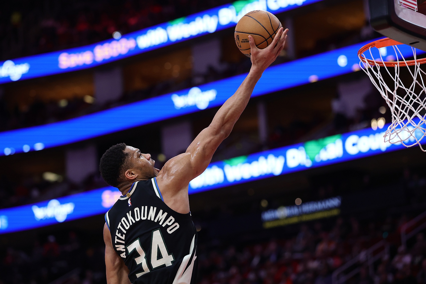 PG-字母哥巅峰对决，西亚卡姆与30激战DWG分钟，爆冷胜负难料！的简单介绍